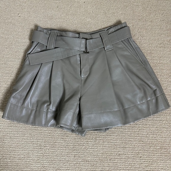 GANNI Belted Pleat Detail Leather Shorts - EU 38/US 6 - Picture 4 of 15